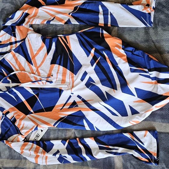 Swimsuit - Picture 6 of 6